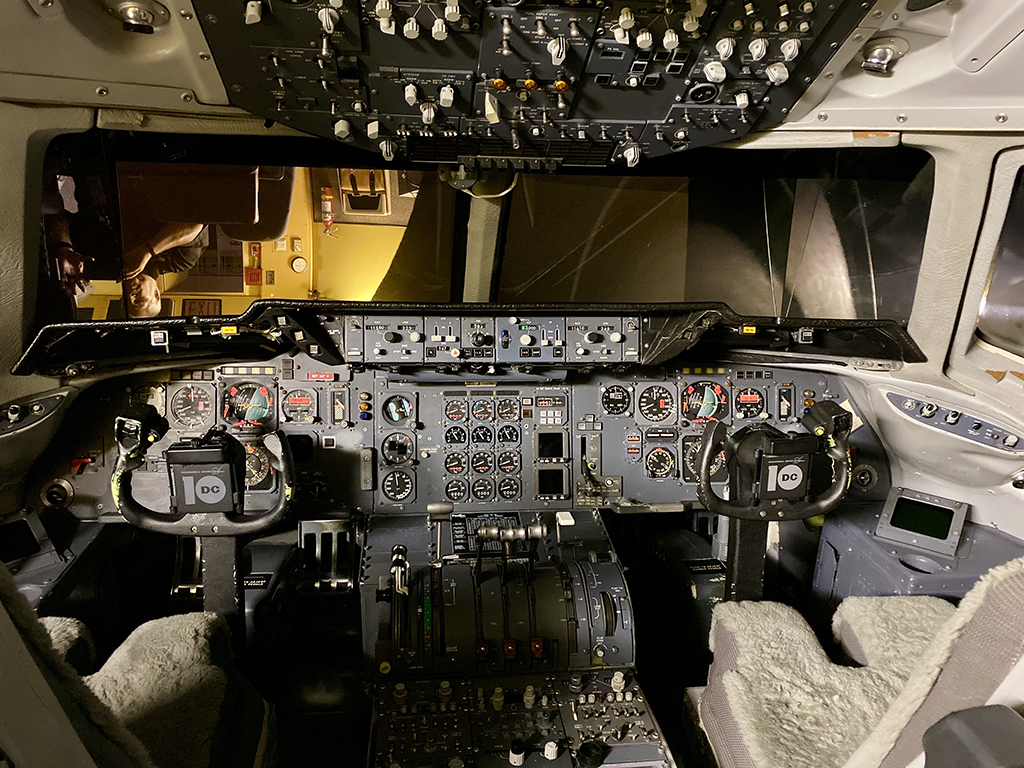 DC-10 Main Instrument Panel