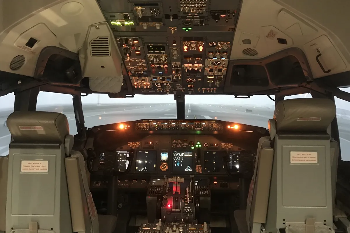 Boeing 737 flight deck with the captain and first officer seats